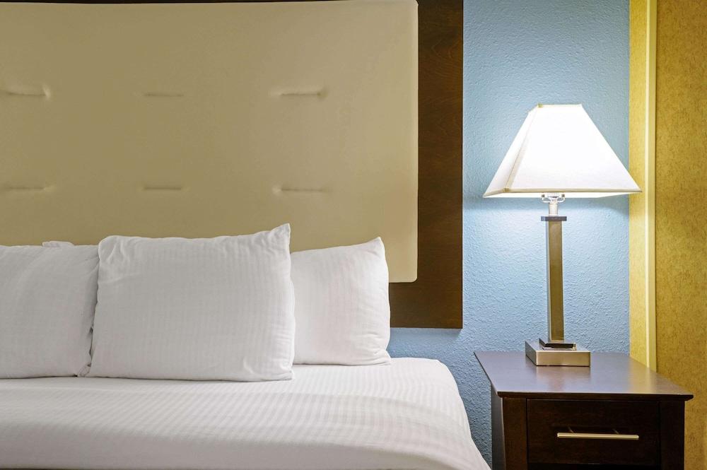 La Quinta Inn by Wyndham Columbia SE / Fort Jackson photo 5
