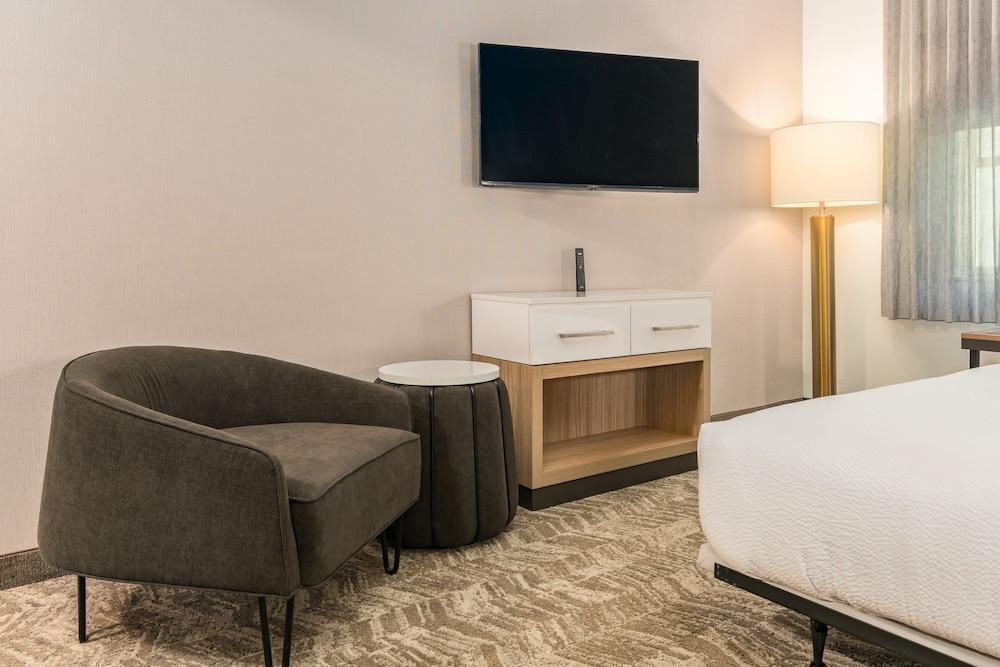 SpringHill Suites by Marriott Freeport Brunswick photo 30