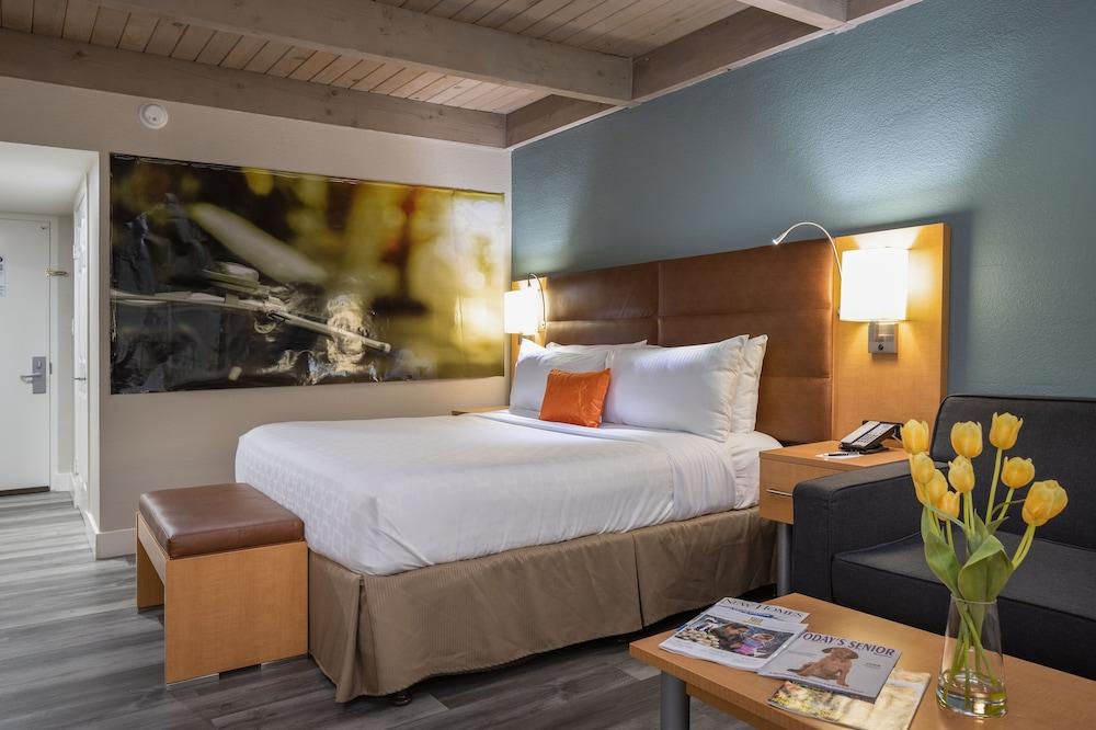 Prodigy Hotel, a Days Inn by Wyndham photo 8