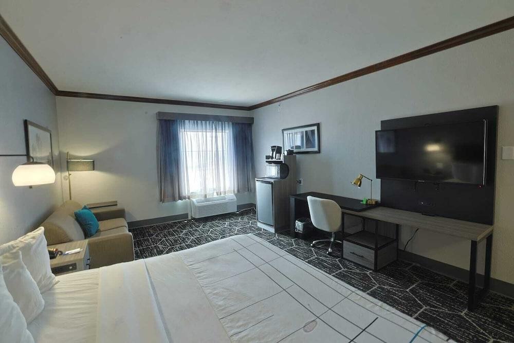 La Quinta Inn & Suites by Wyndham Big Spring photo 73