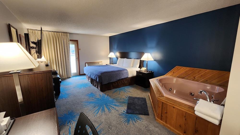 Econo Lodge Lakeshore photo 4