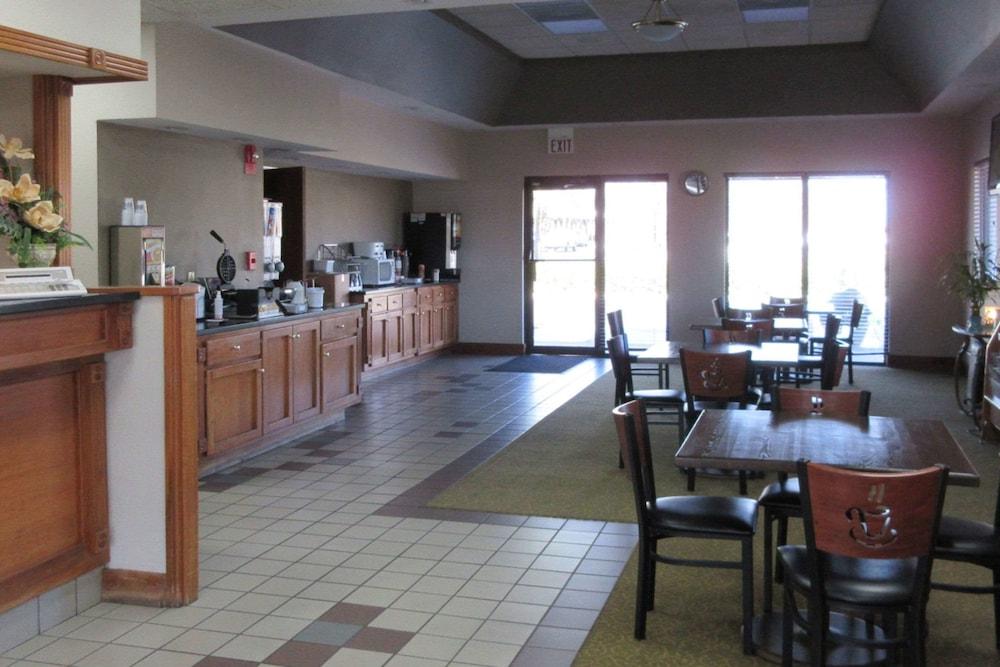 Super 8 by Wyndham Manchester TN photo 8