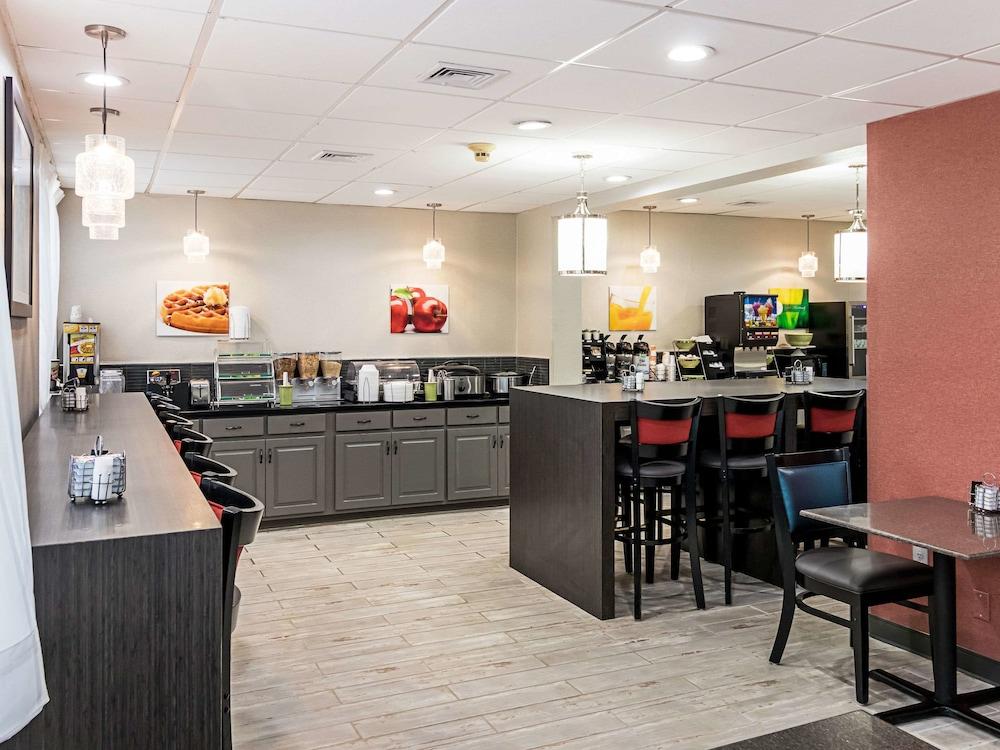 Farragut Inn & Suites photo 21