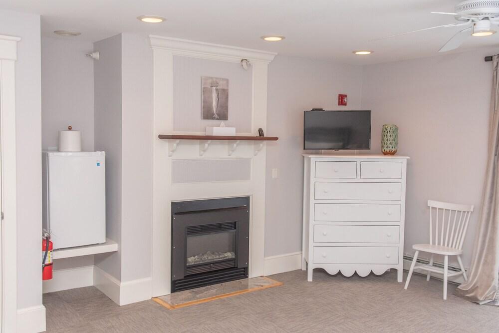 Inn On Peaks Island photo 63