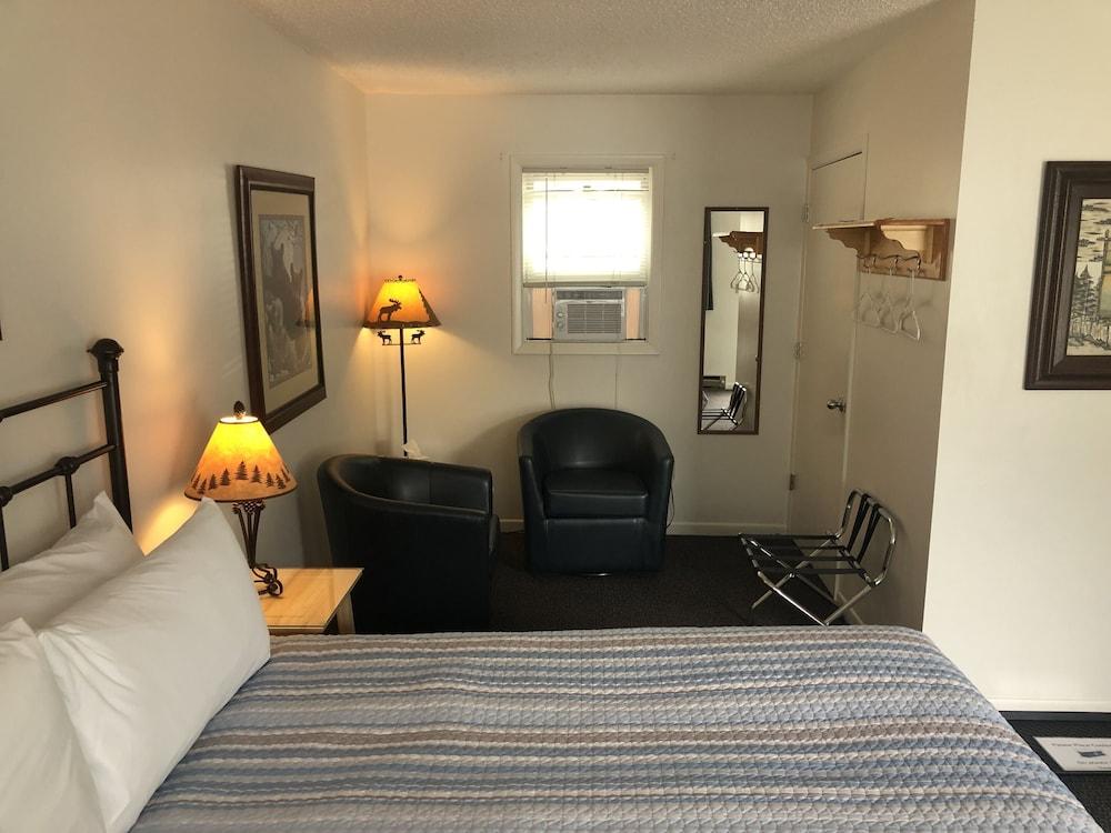 Harbor's Edge Motel photo 14