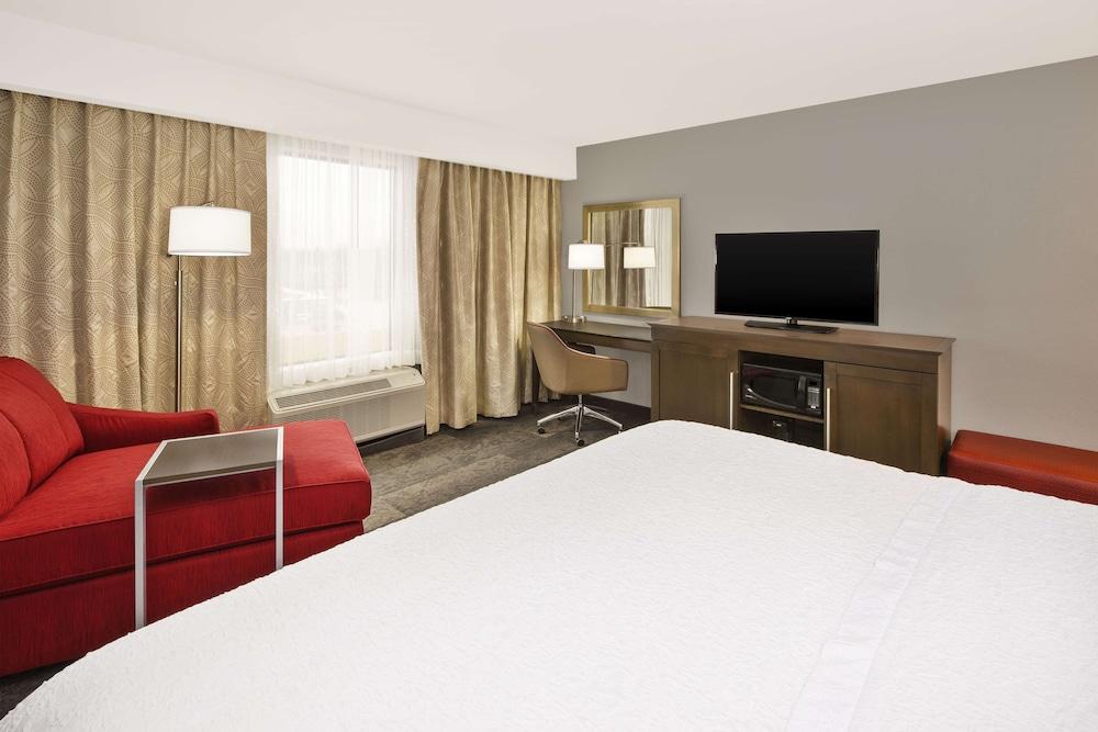 Hampton Inn by Hilton Detroit Dearborn photo 9
