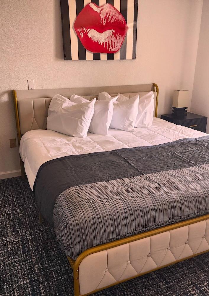 The Enchanted Suites & Residence photo 9