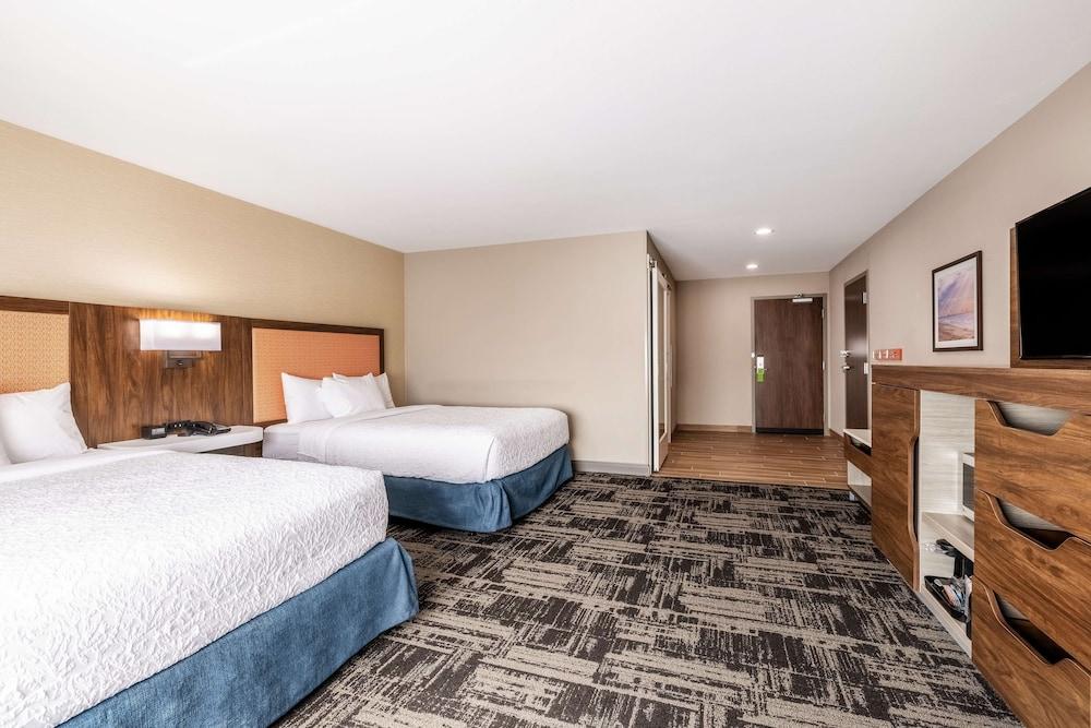 Hampton Inn & Suites Benton Harbor photo 7