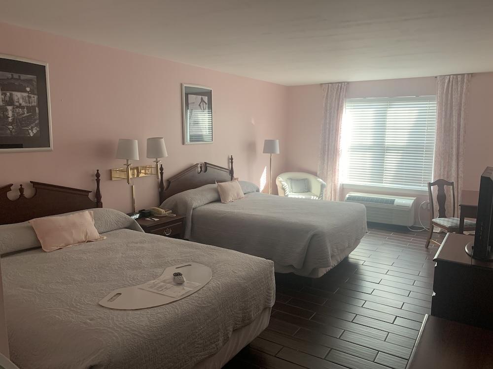 French Quarter Inn photo 41