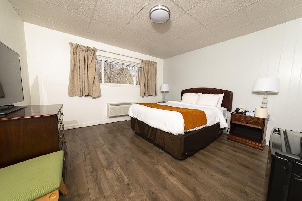 Bedford Motel photo 13
