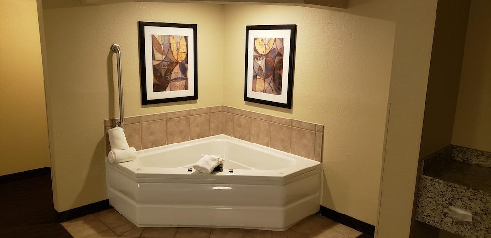 AmericInn by Wyndham Mounds View Minneapolis photo 49