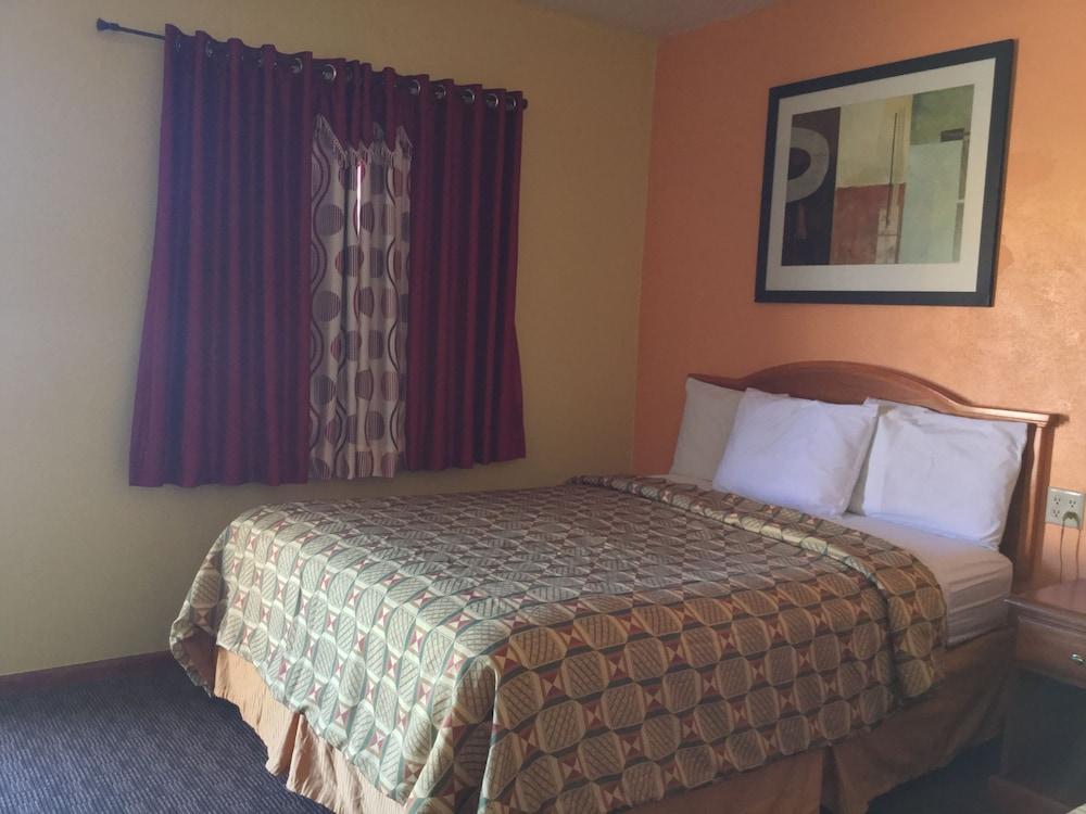 Frontier Motel photo 22