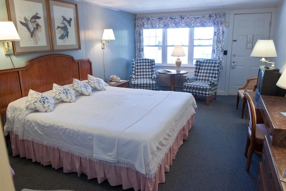 Mount Battie Inn photo 69