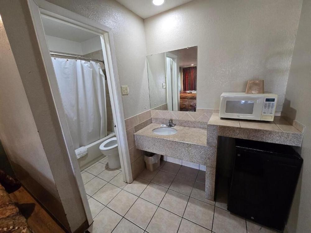 Executive Inn photo 2