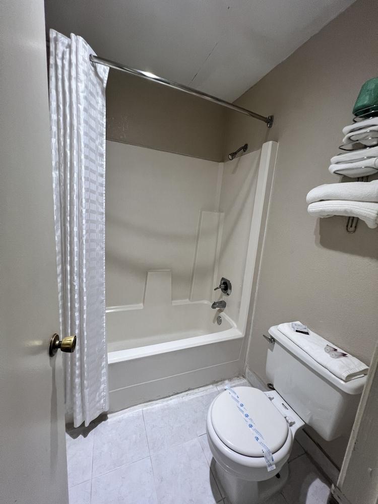 Americas Best Value Inn Edna photo 22