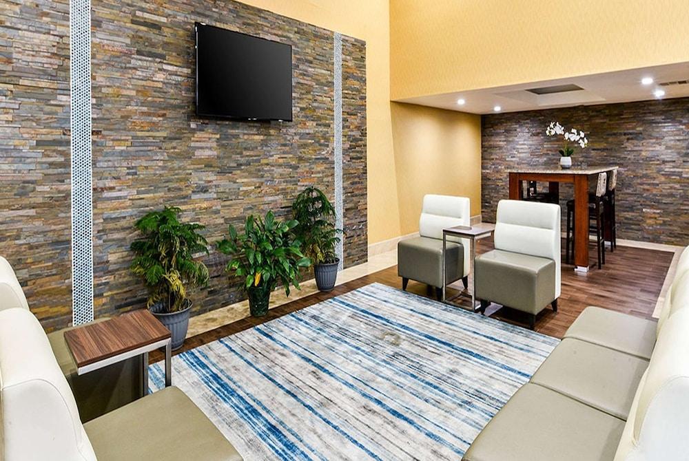 Travelodge by Wyndham Commerce Los Angeles Area photo 6