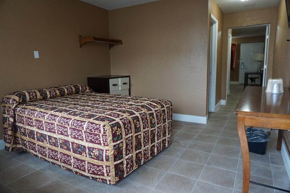 Econo Lodge San Antonio Northeast I-35 photo 4