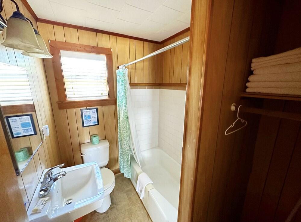 SandSpur Ocean Cottages photo 3