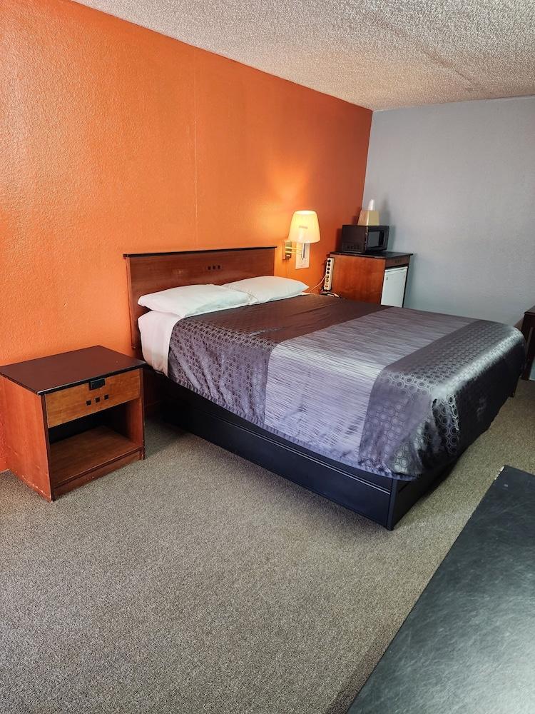Alamo Motel photo 12