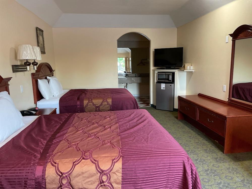 Executive Inn And Suites photo 7