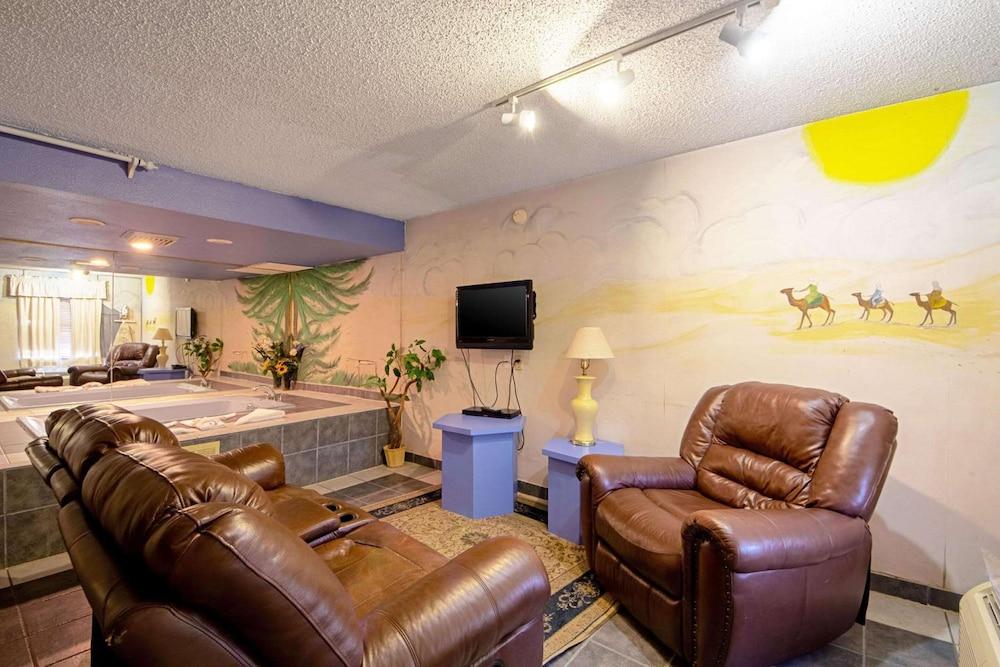 Economy Inn & Suites photo 4