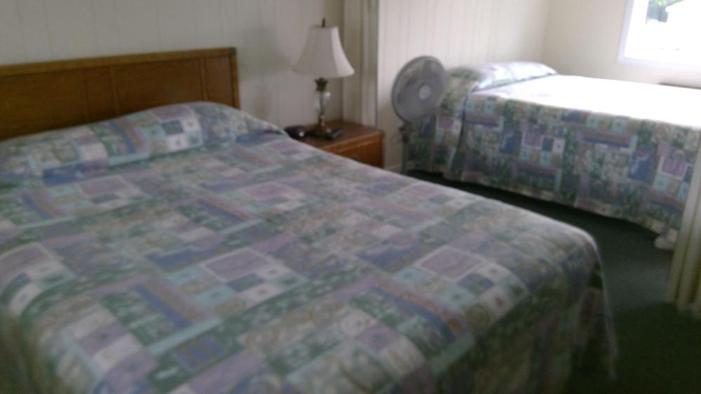 Village Green Motel photo 3