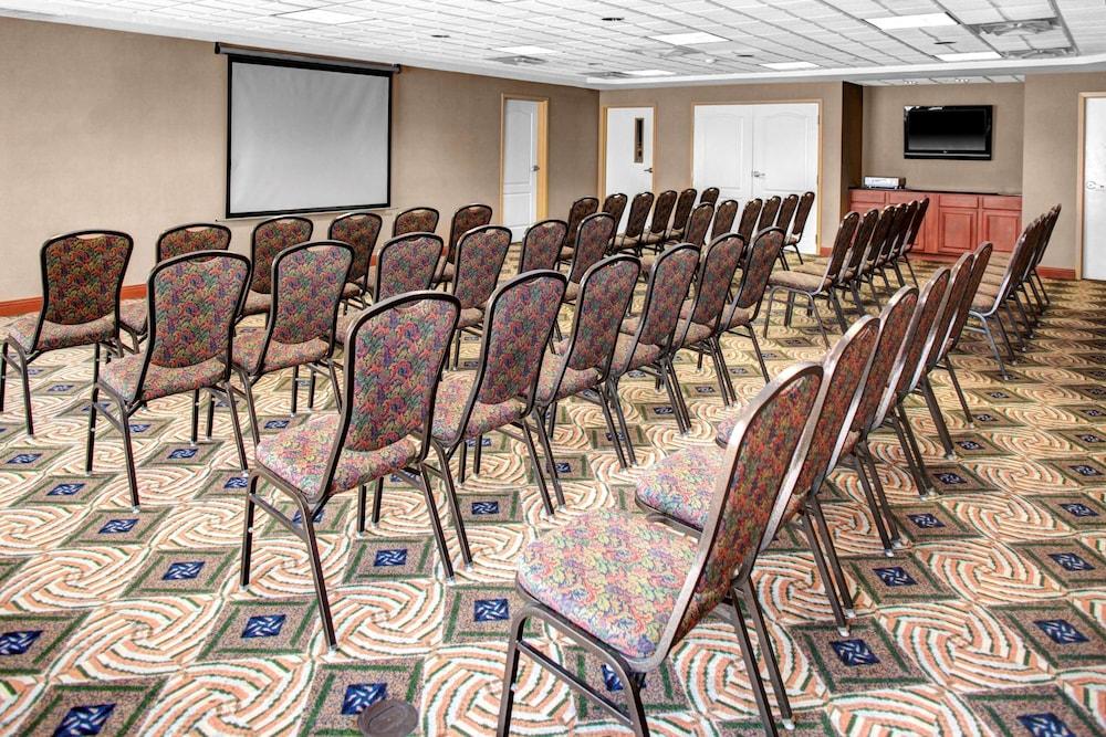 Hampton Inn Coldwater photo 23