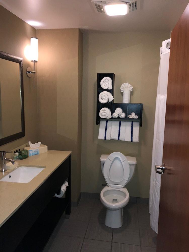 Country View Inn & Suites photo 18