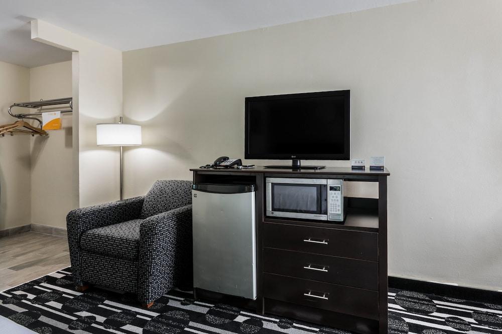 Bricktown Hotel & Extended Stay photo 12
