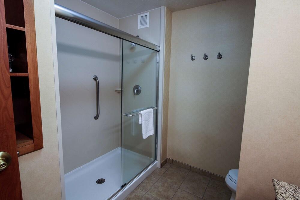 Hampton Inn Waterloo Cedar Valley photo 51