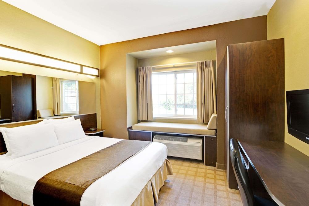 Microtel Inn & Suites by Wyndham Bryson City photo 4