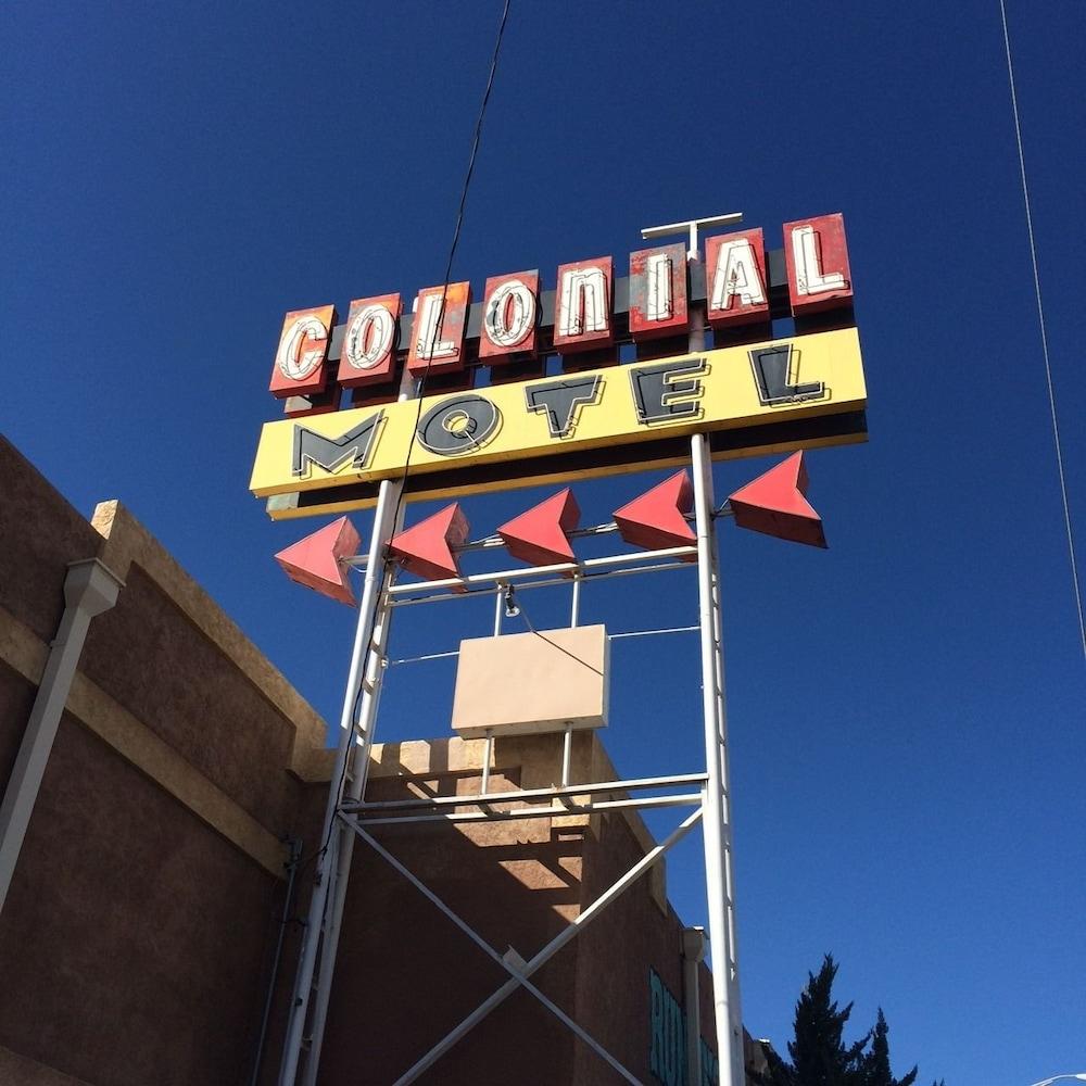 Colonial Motel photo 5