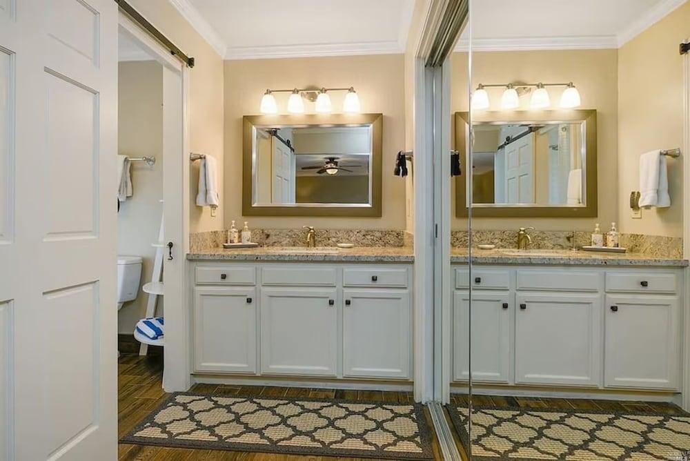 The Napa Residences photo 5