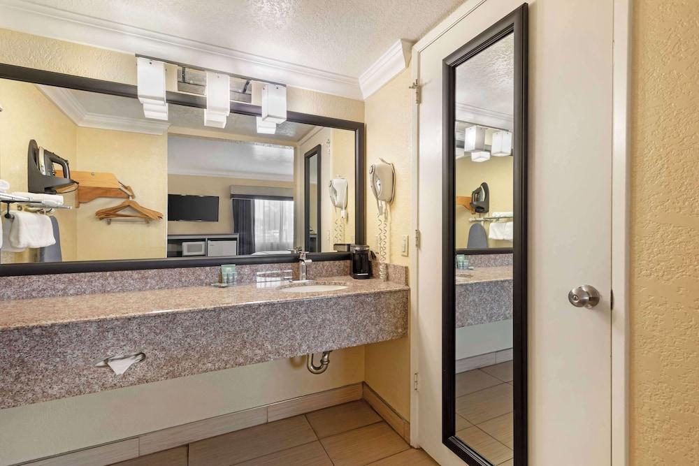 Best Western Hanford Inn photo 30