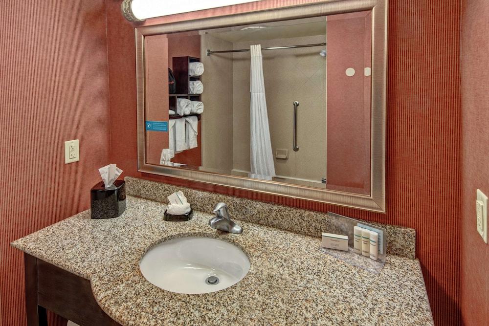 Hampton Inn Jacksonville-Anniston Area photo 33