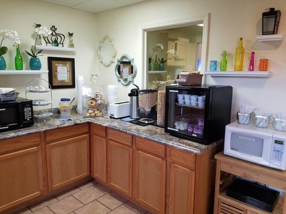 Ozark Valley Inn photo 39