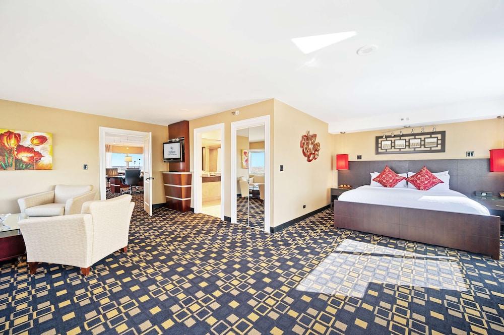Hilton Chicago/Oak Brook Suites photo 7