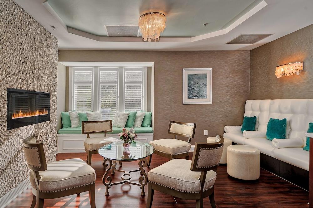Water's Edge Resort & Spa photo 56