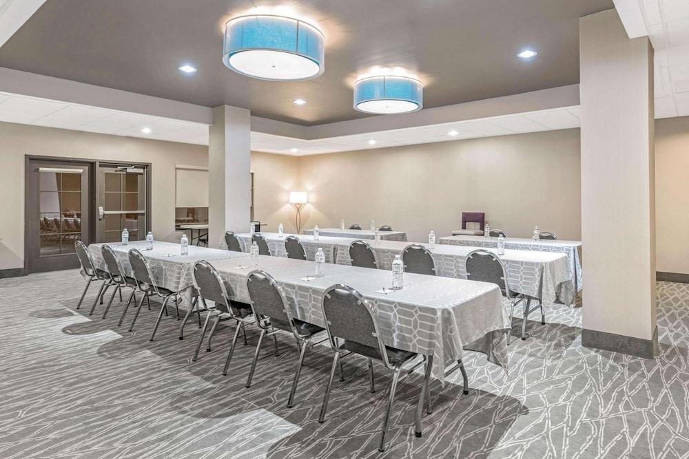 La Quinta Inn & Suites by Wyndham Oklahoma City -Yukon photo 27