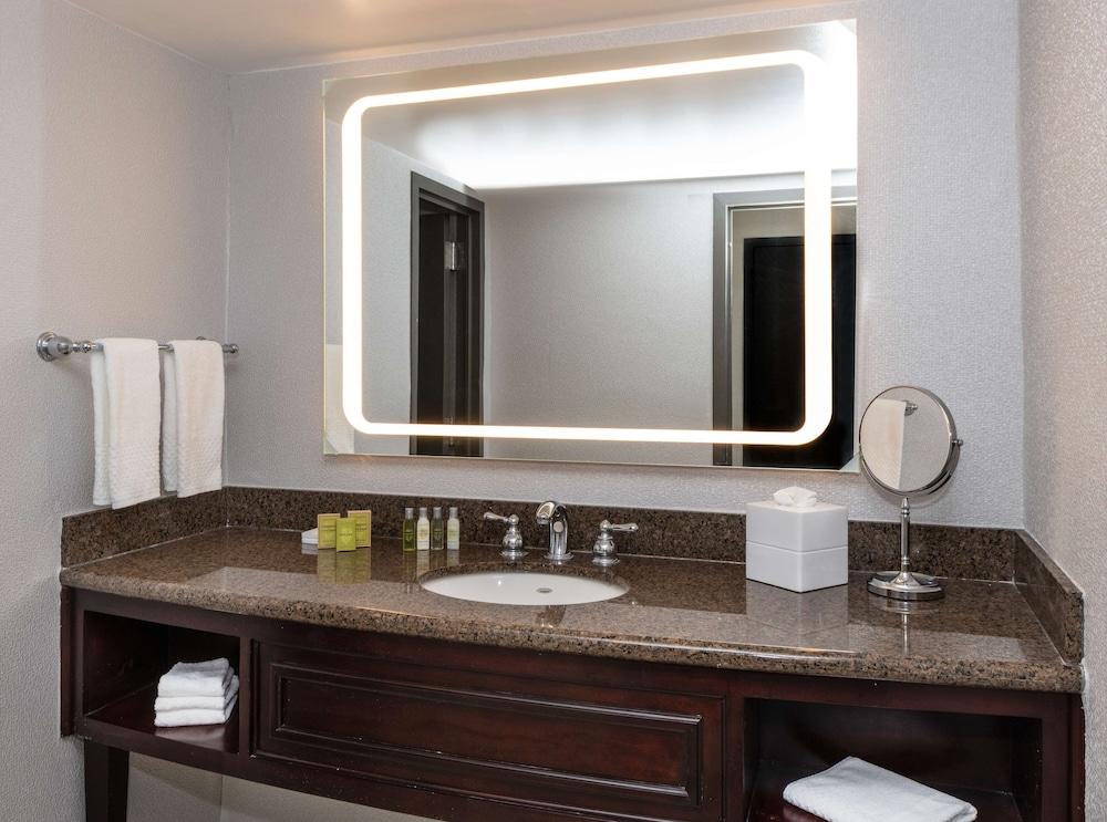 DoubleTree by Hilton Newark Penn Station photo 10