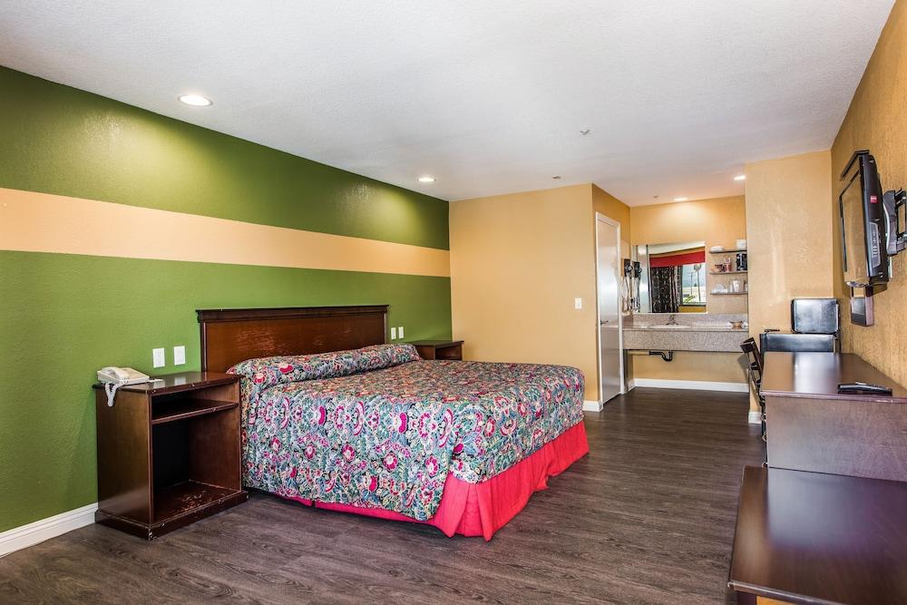 Budget Inn photo 1