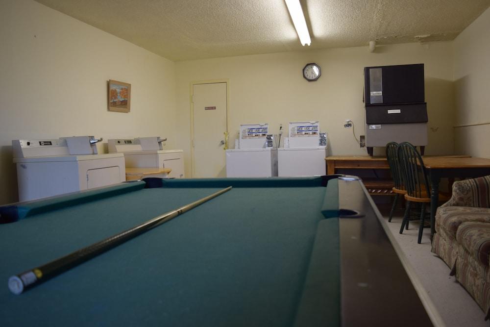 Travelers Inn & Suites photo 12