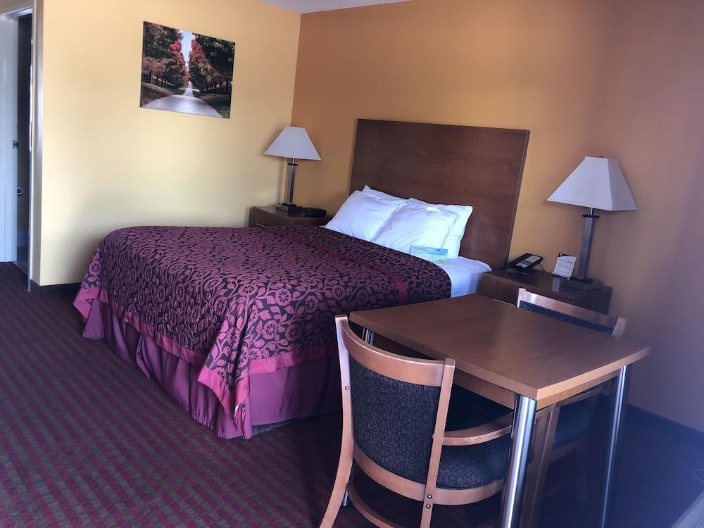 Days Inn by Wyndham Franklin photo 9
