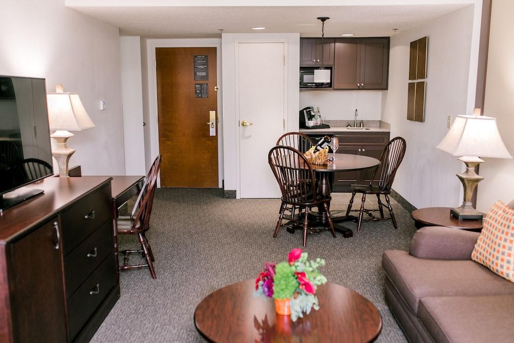 Clemson University's James F. Martin Inn photo 12