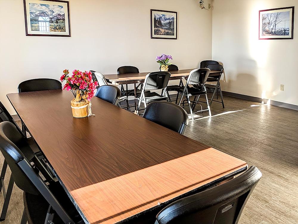 Urbana Inn & Suites photo 19