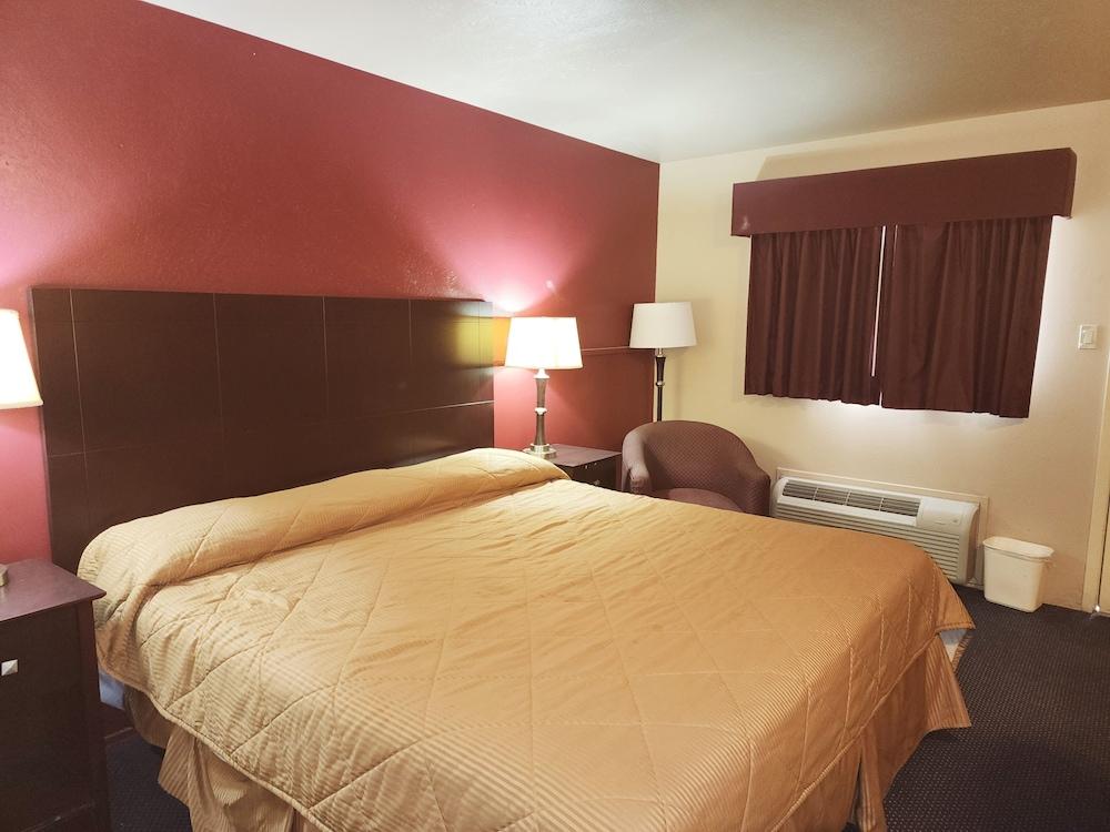 Colonial Inn Monahans photo 1