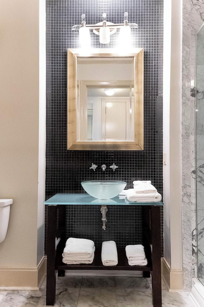 Carriage House Hotel photo 29