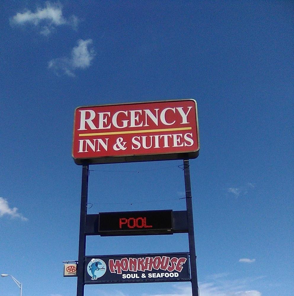 Regency Inn & Suites photo 2
