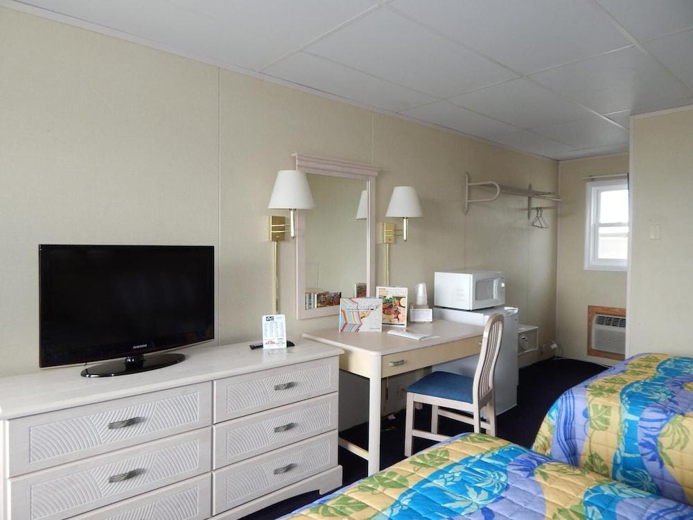 Thunderbird Beach Motel photo 31