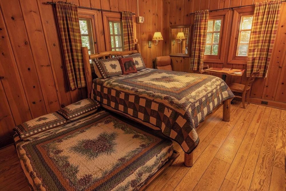 White Pines Lodge photo 5